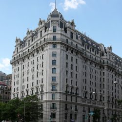 Wilard By Tony Hisgett from Birmingham, UK - The Willard Washington, CC BY 2.0, https://commons.wikimedia.org/w/index.php?curid=64146680